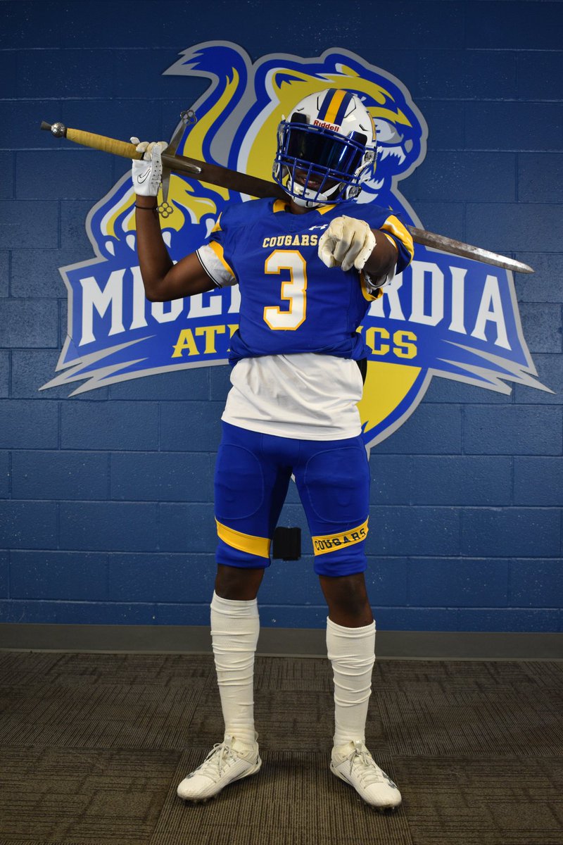 thr3_timeee's tweet photo. I enjoyed my visit at Misericordia university thank you for having me 💙💛!! @Coach_Cottle @JaretJystad @MUCougarsFB https://t.co/gmR3lfFrvs
