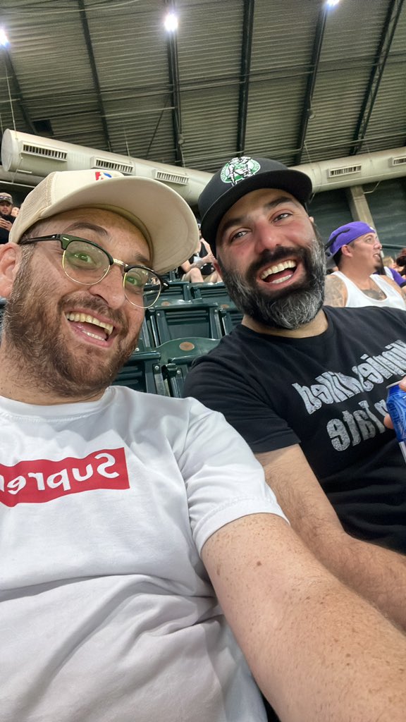 HormozComedy's tweet photo. #dbacks #whatafan https://t.co/N7ajrnKsq0