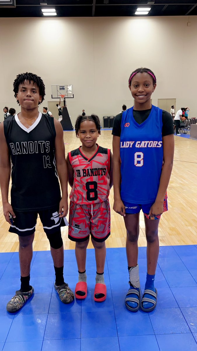 DMarie3777's tweet photo. Yall dont understand how happy this makes me! My mommy heart is so Full!! #Smooth #Tayleeh #Legend #BallIsLife🏀 #HoopFam #Siblings #MarieTribe #MeanderShit https://t.co/vuhNtFUAym