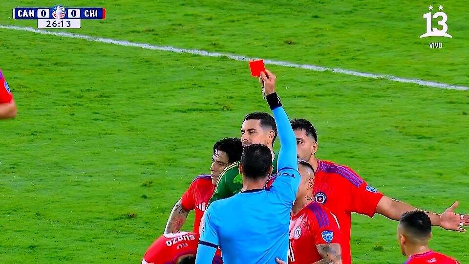 _ag2res2or_'s tweet photo. Ándate a la CTM Roldan rqlo, expulsó a Gabriel Suazo por esto el HDP? Nooooo cerremos por fuera.
#VamosChile https://t.co/lHo7AMThop