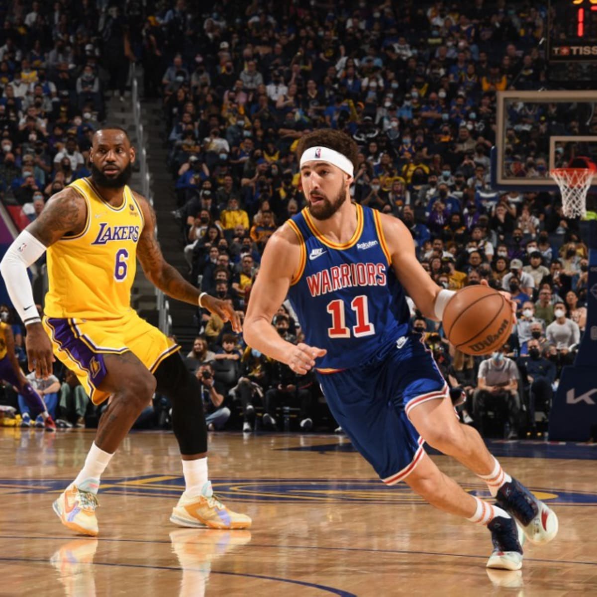 TheDunkCentral's tweet image. BREAKING: The Lakers, Clippers and Mavericks are expected to show interest in Klay Thompson, per @ShamsCharania