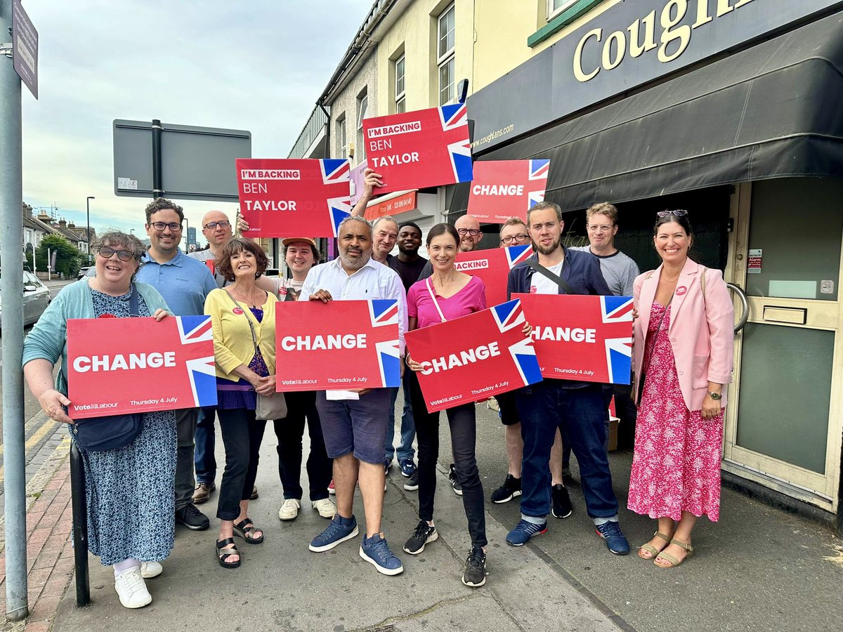 GR1900's tweet photo. Really positive conversations on the #LabourDoorstep canvassing for the brilliant @BenJLTaylor in @csouthlabour this afternoon. Great to see so many old friends for such a good cause! https://t.co/5aDS333ZcI
