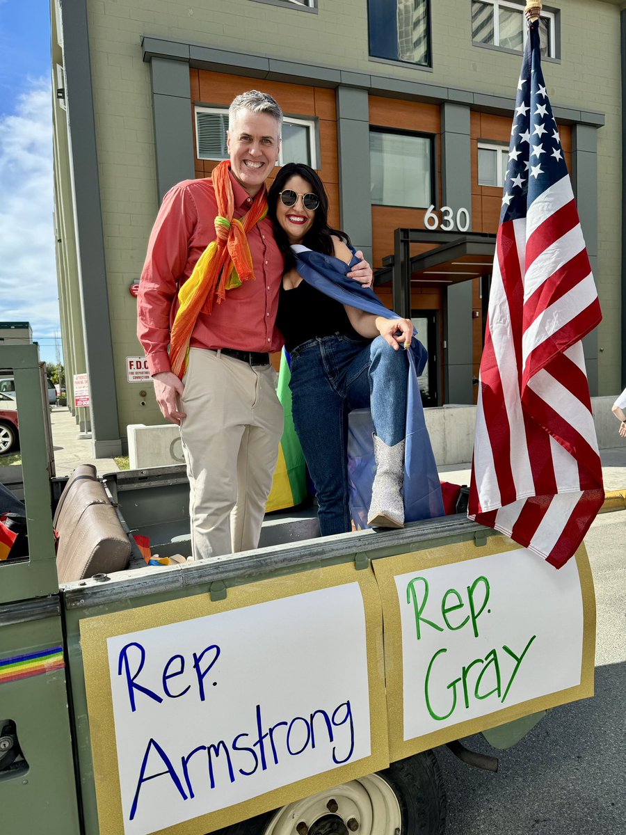AndrewGrayAK's tweet photo. Amazing #PrideParade in downtown Anchorage today. So much positive energy. So grateful for our city and our new mayor ♥️ #Pride2024 #AnchoragePride 🌈 🏳️⚧️ @votesuzanneak @lgtobin @MearsForAlaska @AlyseGalvin @JennieForAlaska https://t.co/FE24HSun3b