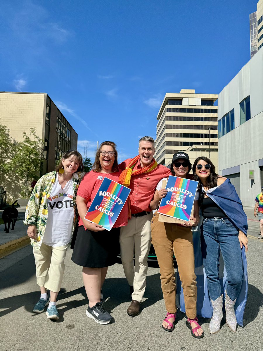 AndrewGrayAK's tweet photo. Amazing #PrideParade in downtown Anchorage today. So much positive energy. So grateful for our city and our new mayor ♥️ #Pride2024 #AnchoragePride 🌈 🏳️⚧️ @votesuzanneak @lgtobin @MearsForAlaska @AlyseGalvin @JennieForAlaska https://t.co/FE24HSun3b