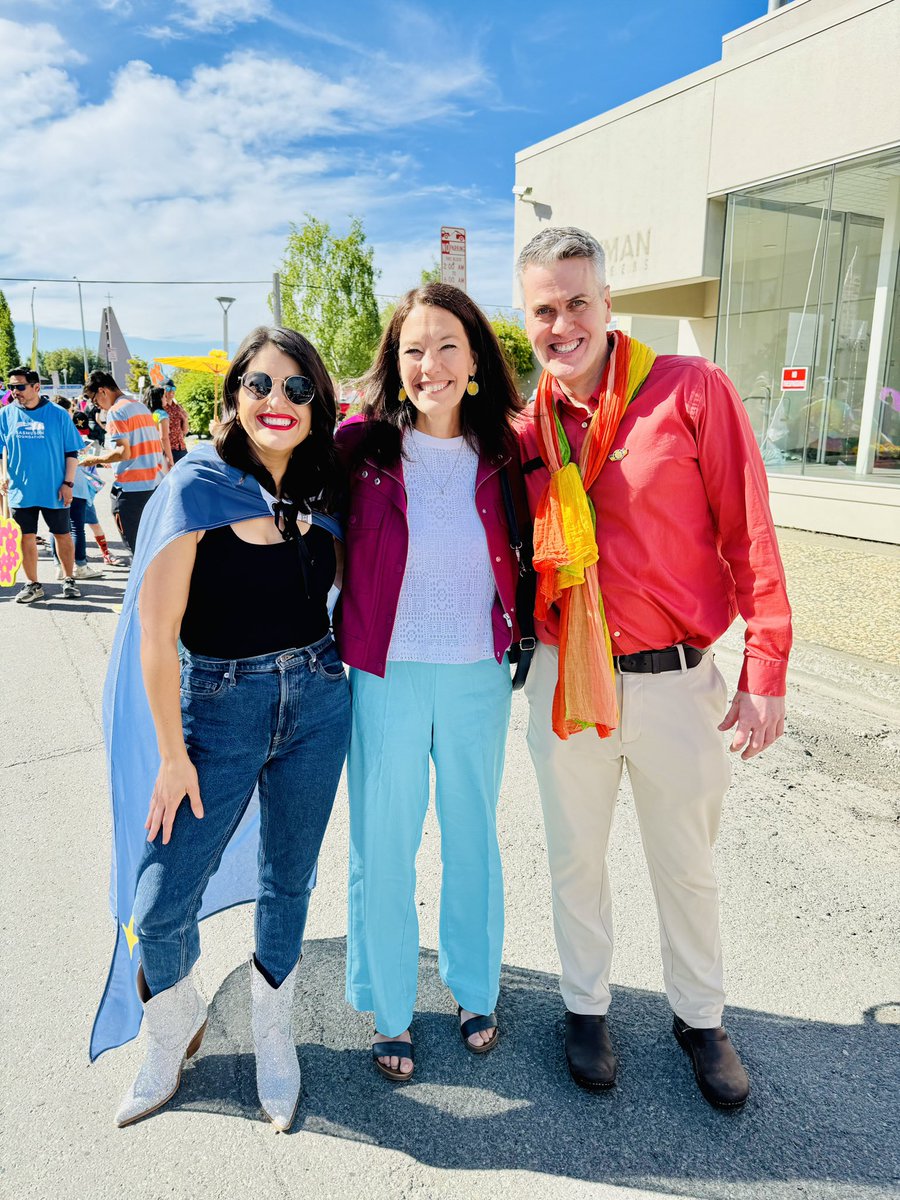 AndrewGrayAK's tweet photo. Amazing #PrideParade in downtown Anchorage today. So much positive energy. So grateful for our city and our new mayor ♥️ #Pride2024 #AnchoragePride 🌈 🏳️⚧️ @votesuzanneak @lgtobin @MearsForAlaska @AlyseGalvin @JennieForAlaska https://t.co/FE24HSun3b
