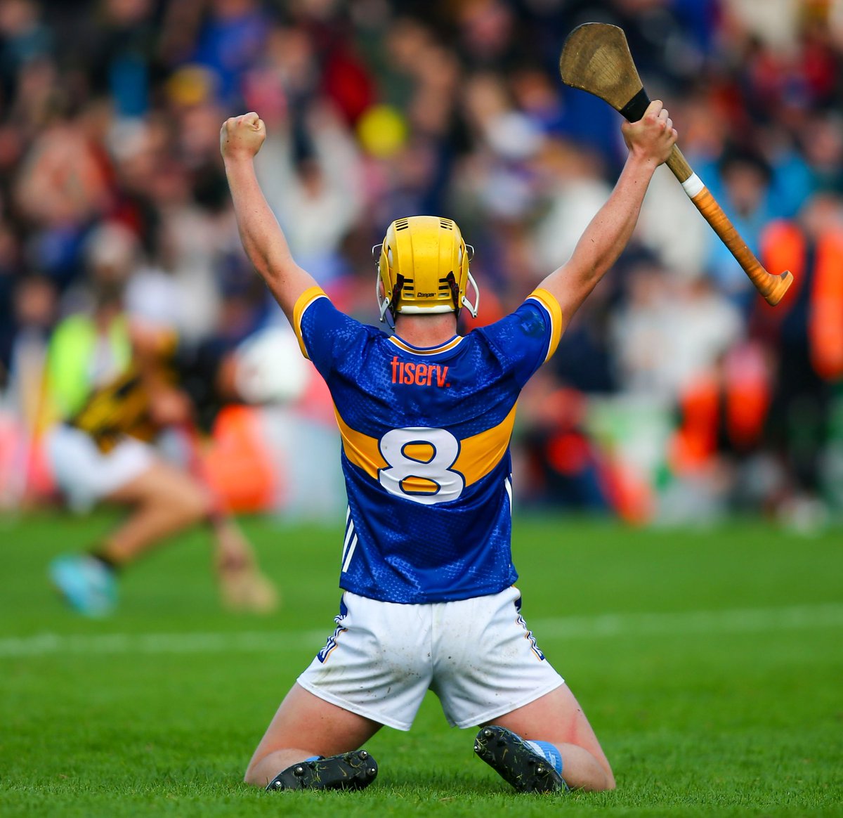 Just a few <a href="/HolycrossBallyc/">HolycrossBallycahill</a> men enjoying an All-Ireland win at Nowlan Park 🇺🇦

<a href="/TipperaryGAA/">Tipperary GAA</a> minor captain Cathal O'Reilly and POTM Tiernan Ryan 🟢⚪️

📸 <a href="/Inphosports/">Inpho Photography</a>
