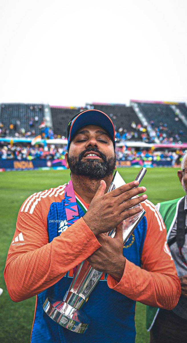 crazy_boy_thiru's tweet photo. 17 years later, Rohit is a World Champion again! 🥹

#RohitSharma #T20WorldCupFinal 
#IndiaWins  #india #BCCI #ICCT20WorldCup #Champion https://t.co/at6NNtOnKJ