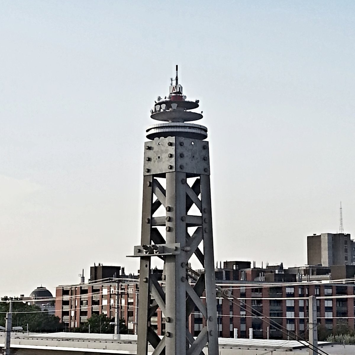 apex_archive's tweet photo. Wenn ich einen Richtfunkturm stehen sehe, baue ich ihn sofort wo ein ;)  :D

#modifikation #turm #Wien https://t.co/gxvTZ1jFZX