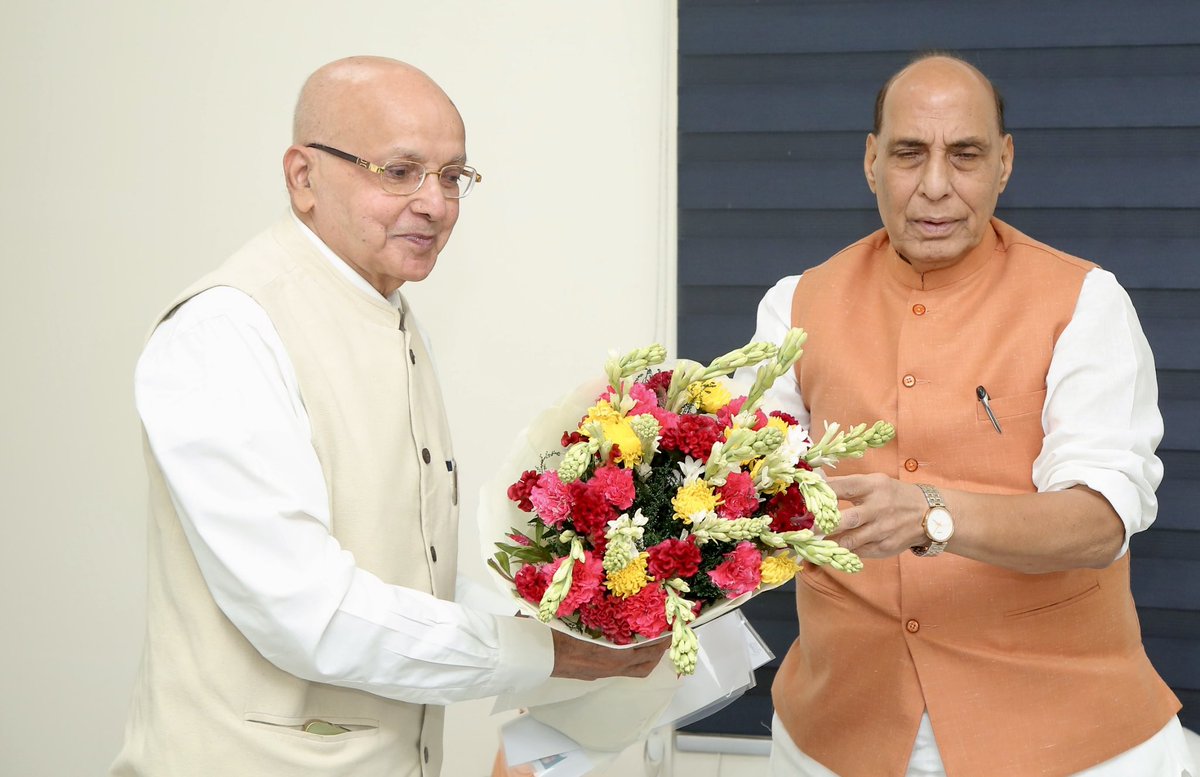 DrBPrasadMP's tweet photo. With Shri Defence minister Rajnath Singh ji 🙏🏻 https://t.co/IewYjMcCzY