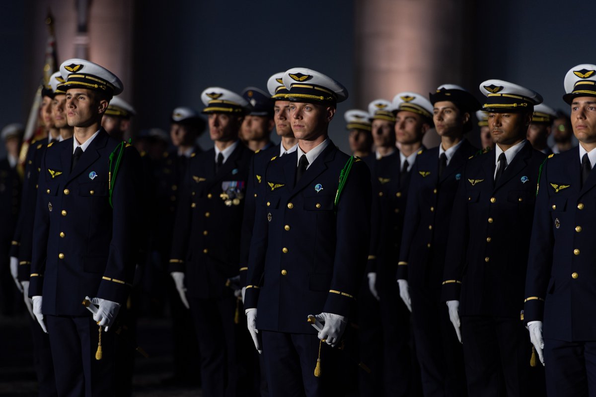 Armee_de_lair's tweet photo. Ces 27 et 28 juin, l’armée de l’Air et de l’Espace a célébré ses 90 ans à Versailles, incarnant l’engagement et le sens de la mission de tous les Aviateurs. Respect, intégrité, service, excellence… autant de valeurs qui raisonnent en eux depuis neuf décennies. https://t.co/lTXqLvOmks