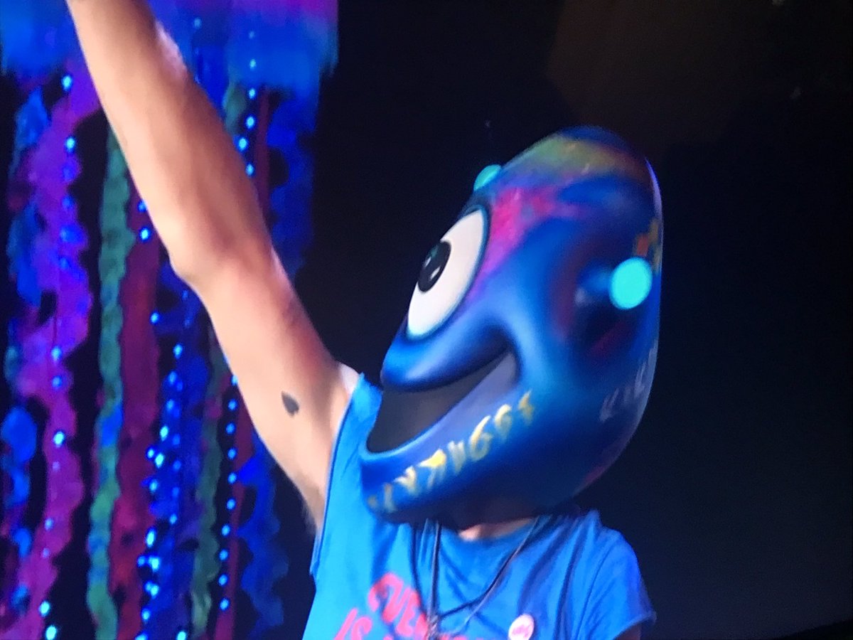 Anyone who dropped acid before Coldplay must be freaking out by now #glastonbury2024