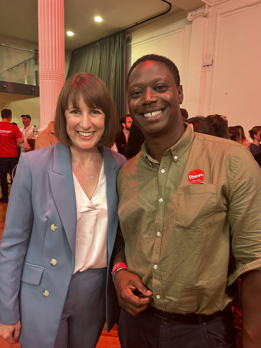 andrehenry1's tweet photo. Less than a week until we have a Labour government! Great meeting with Shadow Chancellor @RachelReevesMP, entrepreneur @TheoPaphitis, and the legend @BillBailey. Bring on next Thursday—make sure you vote Labour on July 4th! https://t.co/wDVhTB8u0b
