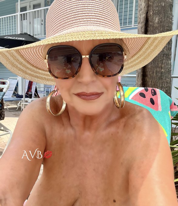 Another naked weekend in Land O Lakes! https://t.co/wAZvRO65s1