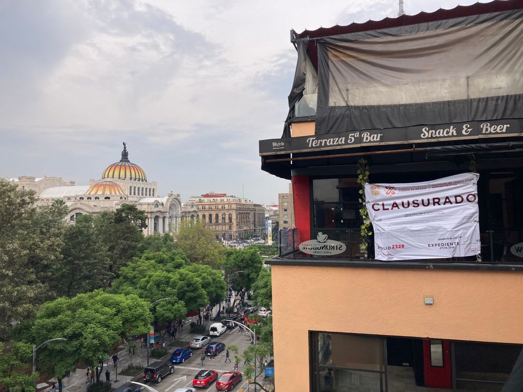 amarilloalarcon's tweet image. ‼️Los que perdieron a manos llenas hoy, son las #Terrazas de av. Juárez, en el #CentroHistorico

Muchas personas de la diversidad acostumbraban festejar después de la marcha en esos bares

Ahora, por incumplir la normatividad están #Clausuradas y las pérdidas son considerables‼️