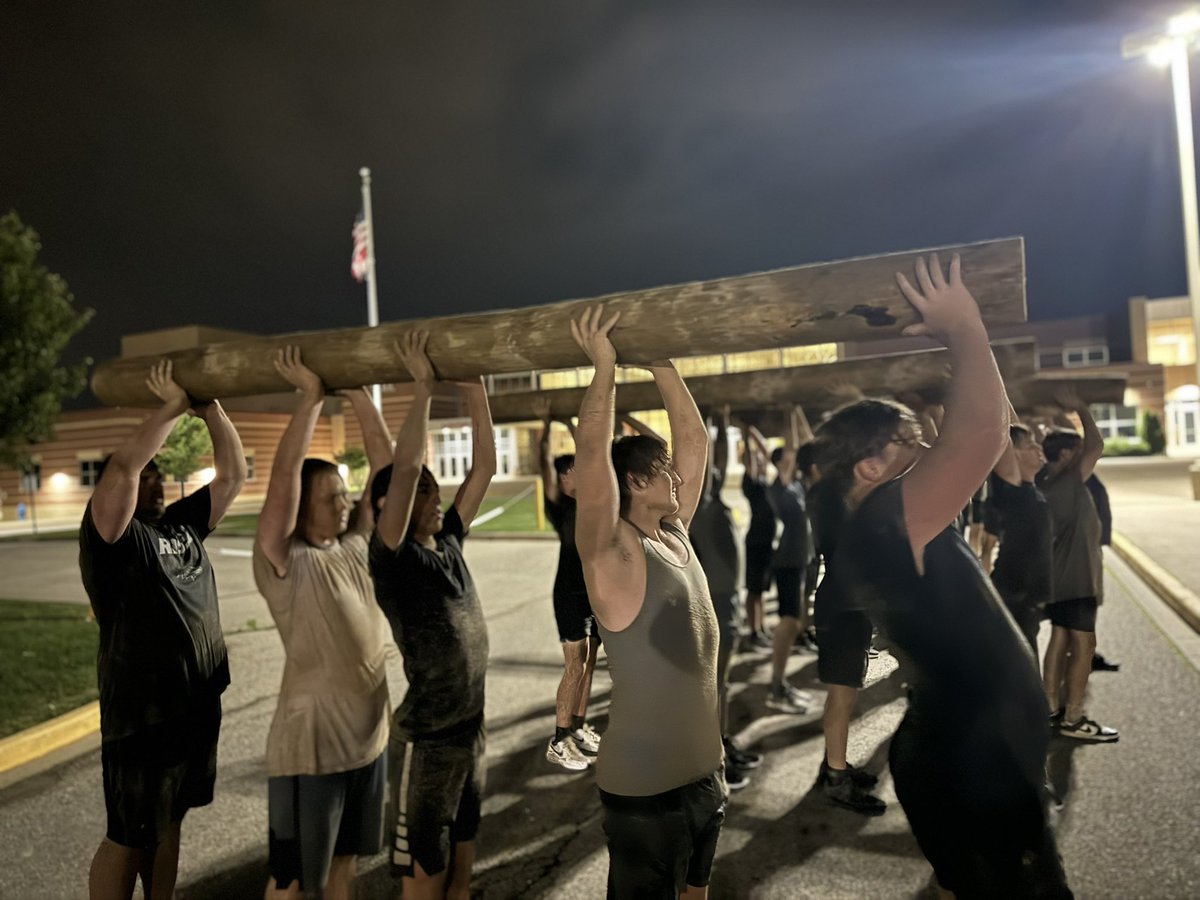 Coach_Hoff_67's tweet image. @IThawksfootball 
#HawksBUDS #ClassVI IS IN THE BOOKS!!
Day 1