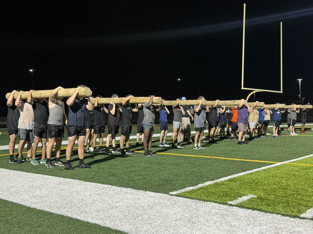 Coach_Hoff_67's tweet image. @IThawksfootball 
#HawksBUDS #ClassVI IS IN THE BOOKS!!
Day 1