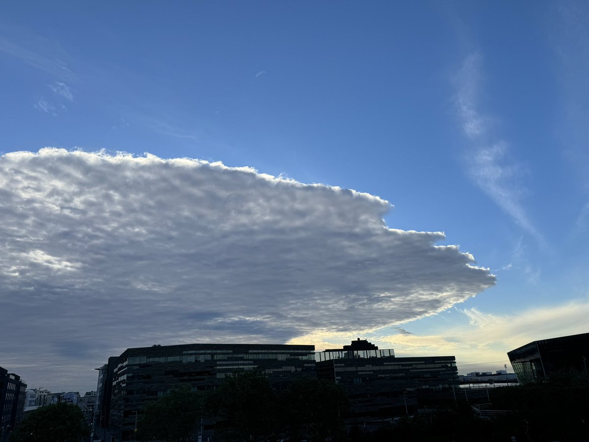 Bankinn gær hattinn sinn :-)