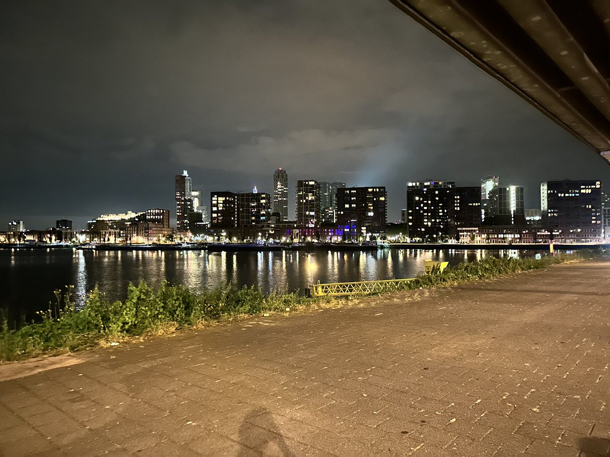 Marjoleinnnn's tweet image. 00:19 - done with a shoot for Redbull. 🔥📸  Home in an hour and then 4 hrs of sleep before i’m off to Germany to see @takethat @GaryBarlow #teamnosleep 💀