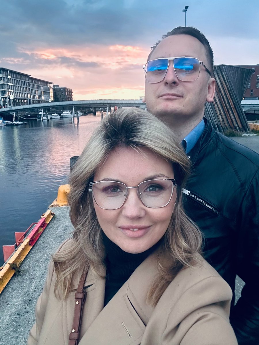 kar0lape's tweet photo. podoba mi się! a białe noce, mimo że w teorii wiedziałam jak działają w praktyce okazały się zaskoczeniem. Zdjęcie zrobione koło północy 🌀 i temperatura bardzo idealna na płaszcz i golfik bo 13 stopni w ciągu dnia #latko https://t.co/0yboEopIBG