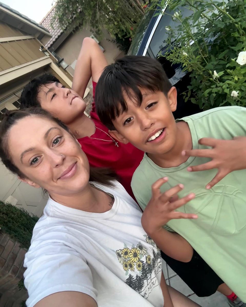 <a href="/RusselXbt/">Lillian Rosales</a>