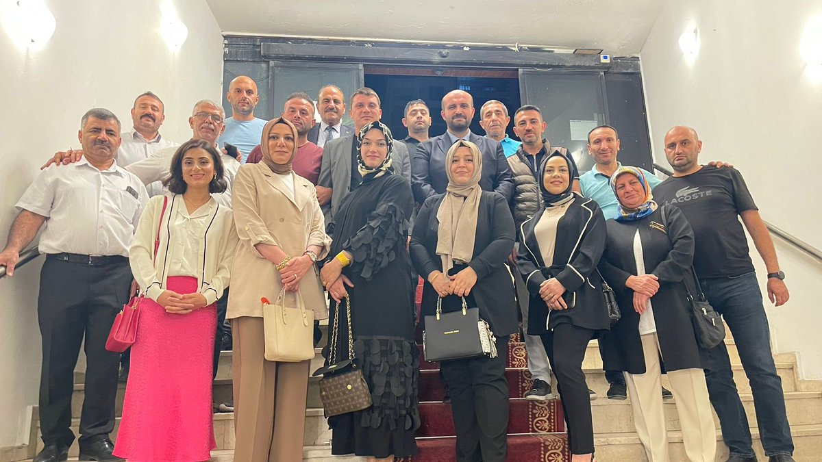BurakKurucay's tweet photo. Kardeşim Ahmet Karadağ’ın nikah merasimine katılarak dünya evine girmesine şahitlik ettik. 

Ahmet ve Serap çiftine Rabbimden iki cihan saadeti diliyorum🤲 https://t.co/qPjW5xD1Wg