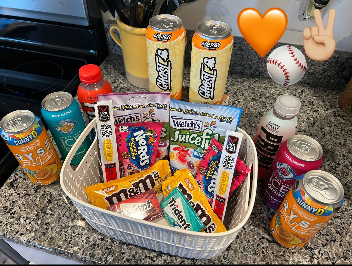 VolRob24's tweet photo. When @weigelsstores says National Title give away, we say โgive our allโ. Here is our snack haul from Tuesday! #BestStoreEver #OneOfUs
#GiveOurAll
@Tecnogirl24 https://t.co/BMmiKMsdUs