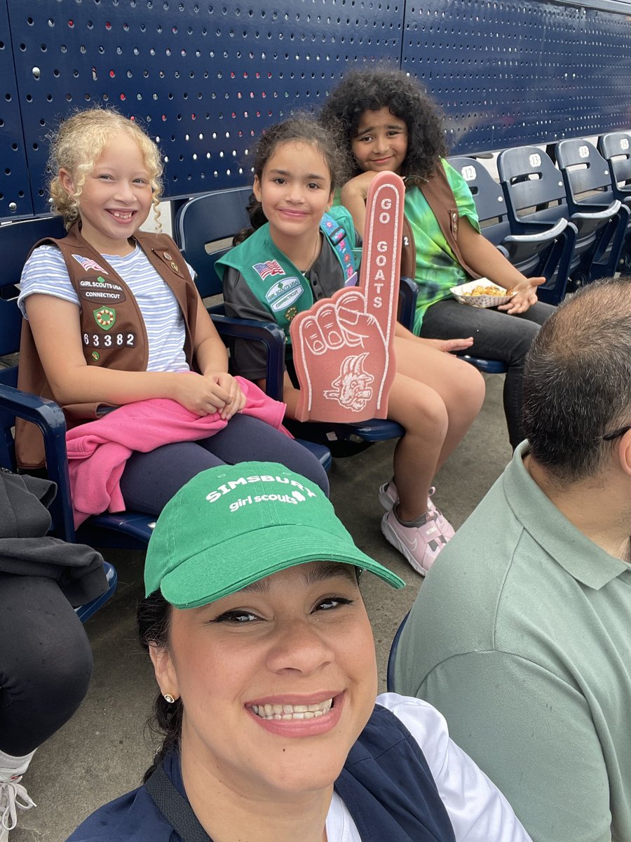 yesskaly's tweet photo. #notgoatsnoglory 63382 Simsbury Girl Scouts Troop https://t.co/WhyWPLam0K