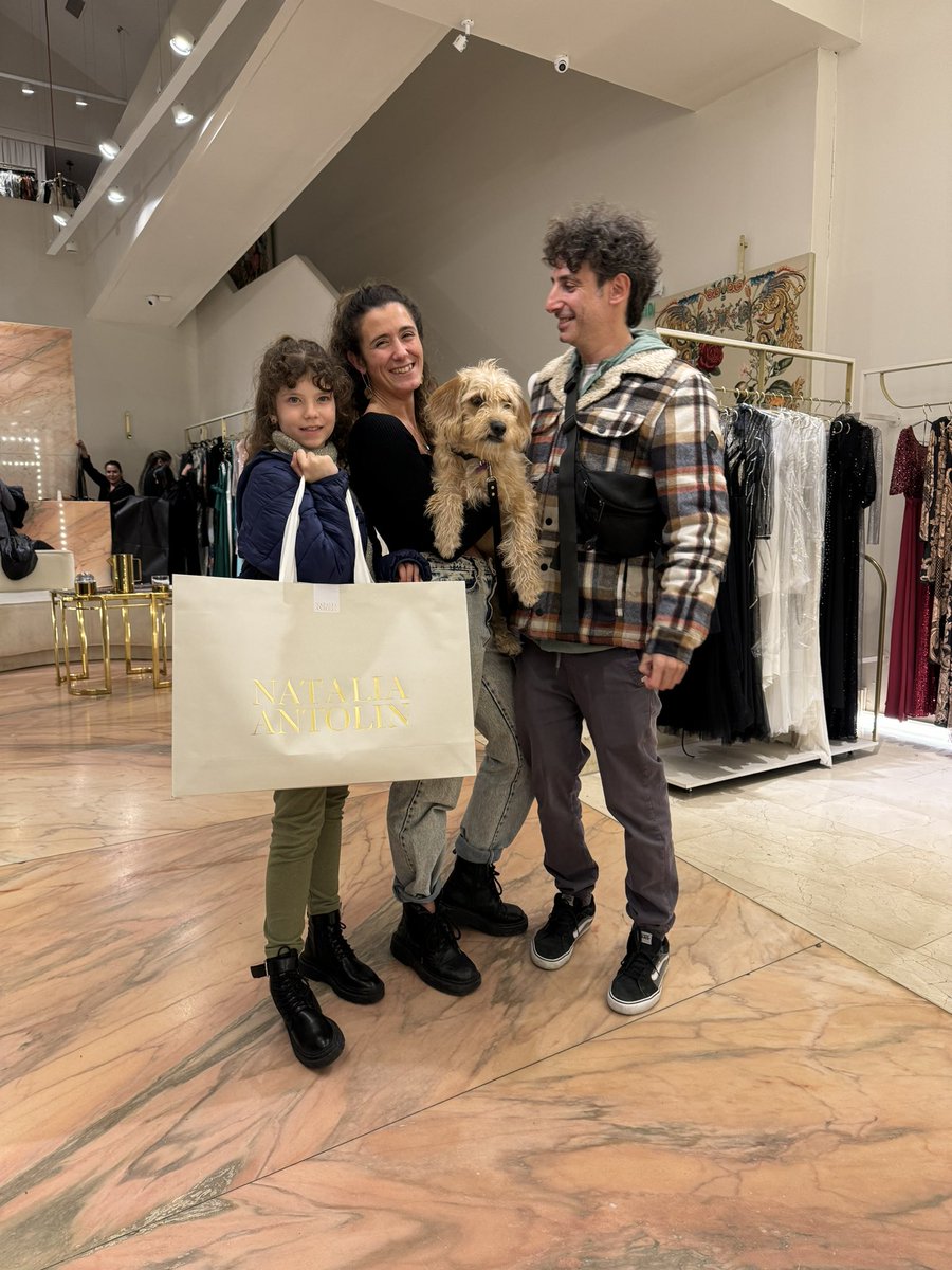 <a href="/juanoflyer/">Juano</a> Comunicado Oficial: Final Feliz Novia tiene vestido y Lima la bandida oufit para su boda 🐕❤️