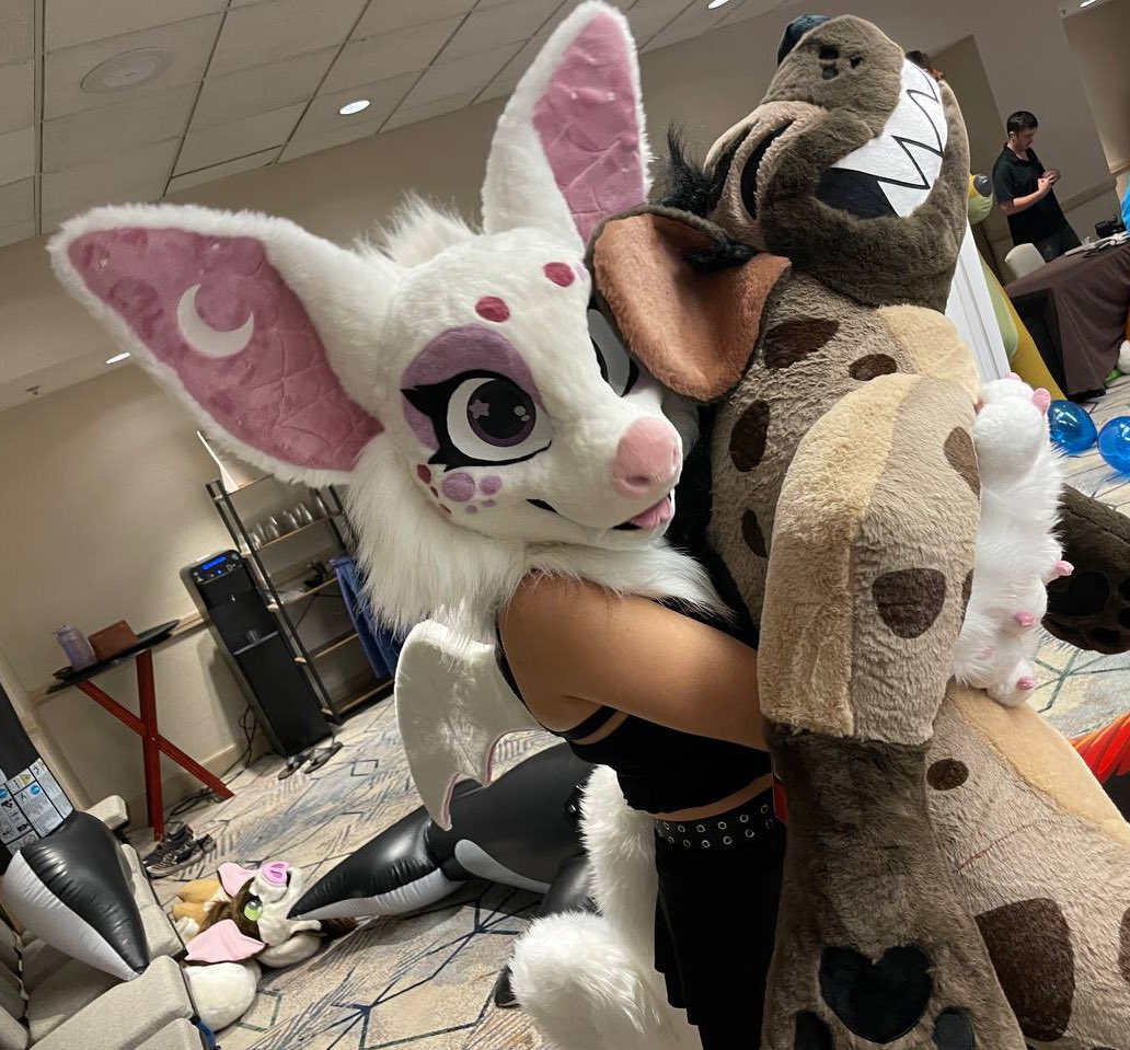 furriemew's tweet image. I can’t describe the devastation I feel having to make this, but I am listing my beloved bat Dulce for sale.

- Lined head with phenomenal vision and ventilation
- Magnetic wings
- Unlined hand paws 
- Big curly tail
- Hundreds of dollars in art
- Character rights