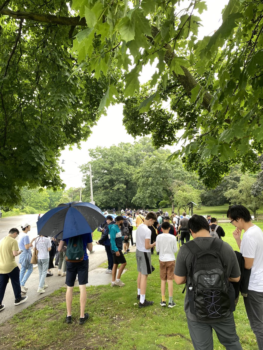 yungmogg's tweet photo. elite raids are such an L  
18 raids in person with a group of about 200 people, somehow no shiny but gained over 3k mega energy so not a bad day. 
was great to see such a huge group come out, over all W day 💪 
#PokemonGo #PokemonGoToronto https://t.co/X0J2fYuqPo