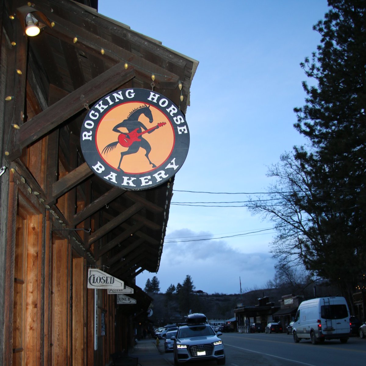 OkanoganCountry's tweet photo. @rockinghorsebakery offers delicious handmade pastries, bread, soups, expresso, and more! Be sure to swing by on your next Okanogan Country adventure!β
#GetOutside #WanderWashington #WashingtonExplored #Washington #WashingtonState #OkanoganCountry #Localbusiness https://t.co/EkVJfaR2Yr