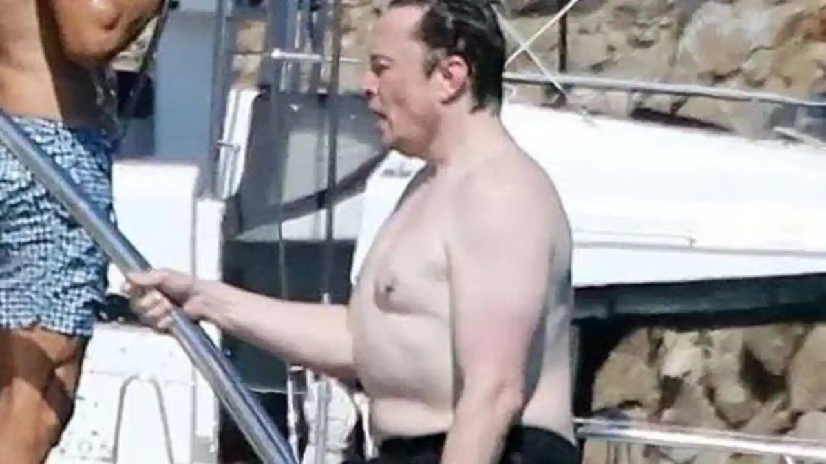FrotniteGuy's tweet photo. This man is not built to last https://t.co/26VzHUvjK3