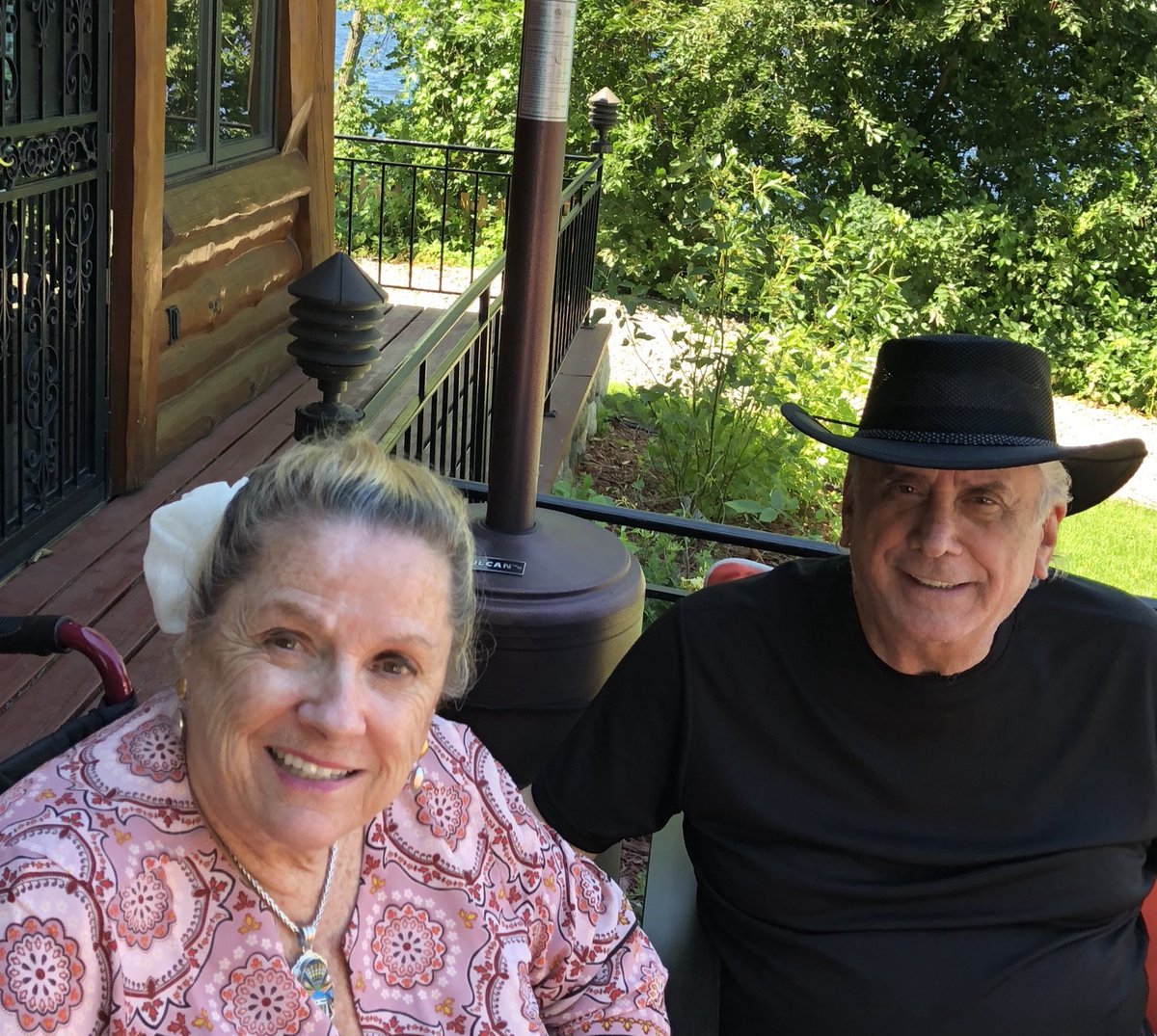 Thinking of all of the fun times we celebrated the 4th of July Holidays with Mom and Dad at our home up north🌺💥