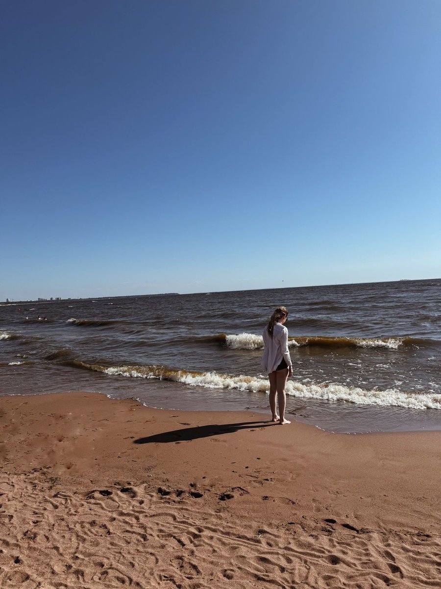 solodusha_'s tweet photo. -да, мы стали  меньше видеться и общаться, это нормально.
-наверно, но мне тебя не хватает..
-просто много работы..
-да, но раньше её тоже было много, но мы общались…
А теперь я боюсь написать тебе о своей жизни, или просто так, думая, что тебе всё равно.. https://t.co/B3csUVBuAm