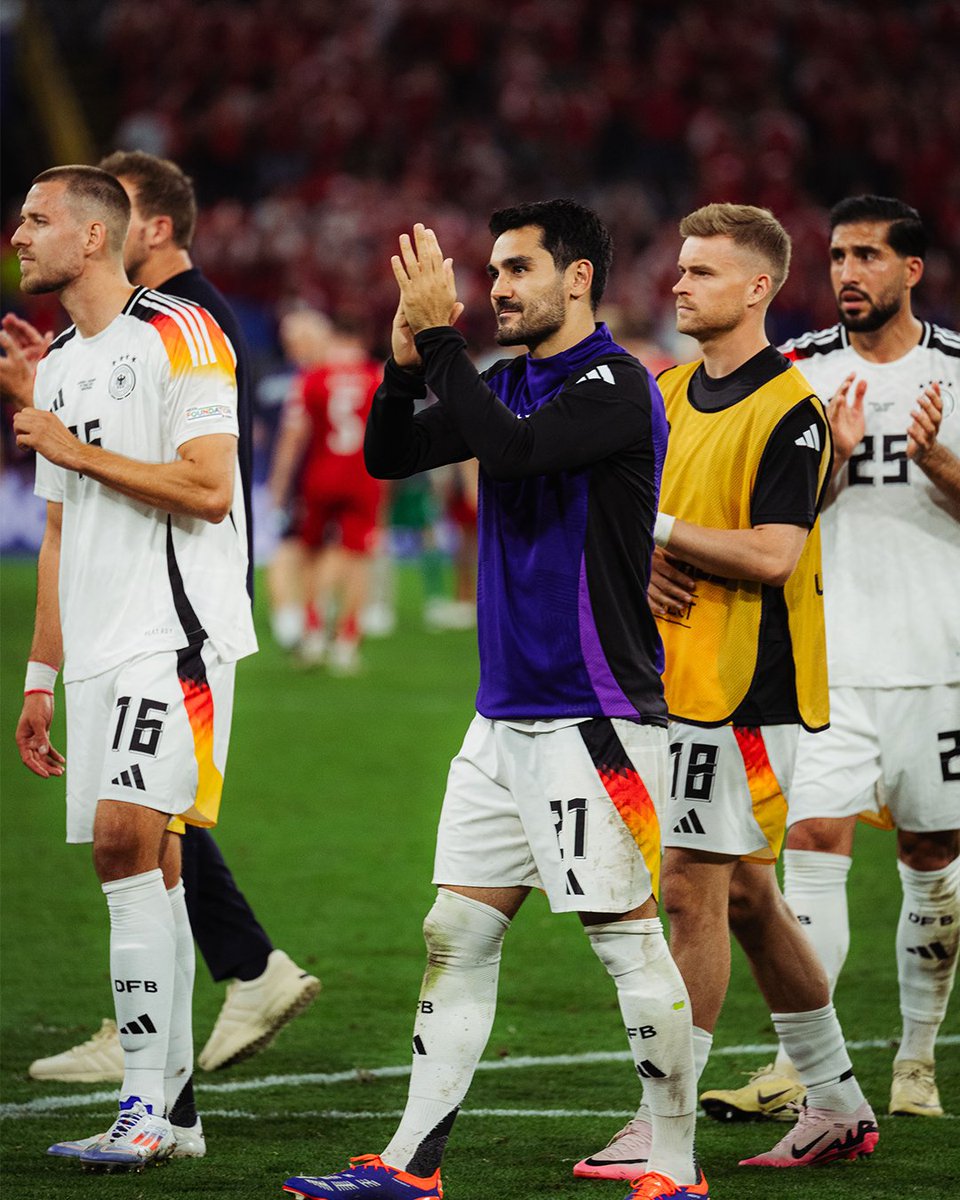 DFB_Team_EN's tweet image. Your support tonight 👏🔊🔝

#DFB #GermanFootball #GermanMNT #EURO2024 #GERDEN

📸 DFB/ Philipp Reinhard