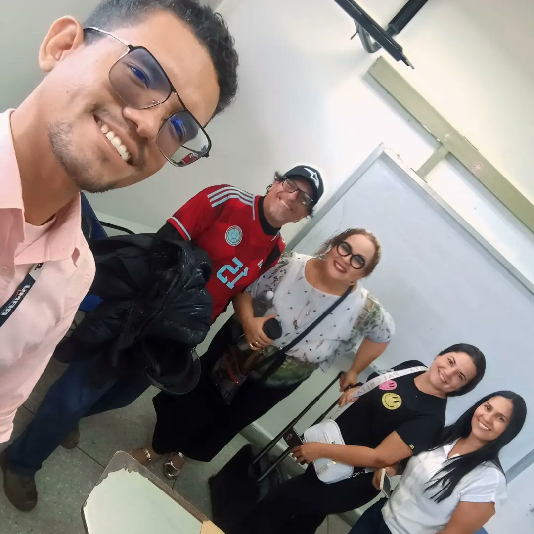 mcarcila's tweet photo. Excelente experiencia en mi @FaCE_UC @UCarabobo en la Maestría en Desarrollo Curricular formando nuevas generaciones de maestrantes en esta ciencia y arte a la que he dedicado buena parte de mi vida. Que privilegio poder acompañar a los estudiantes en su camino de aprendizaje https://t.co/nJbWKaL2FO