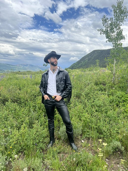Western themed wedding so I came as a leather cowboy 🤠 https://t.co/V8fSH8vTdW<a href="/tag/citycinderella"class="tags"><span>#citycinderella</span></a>