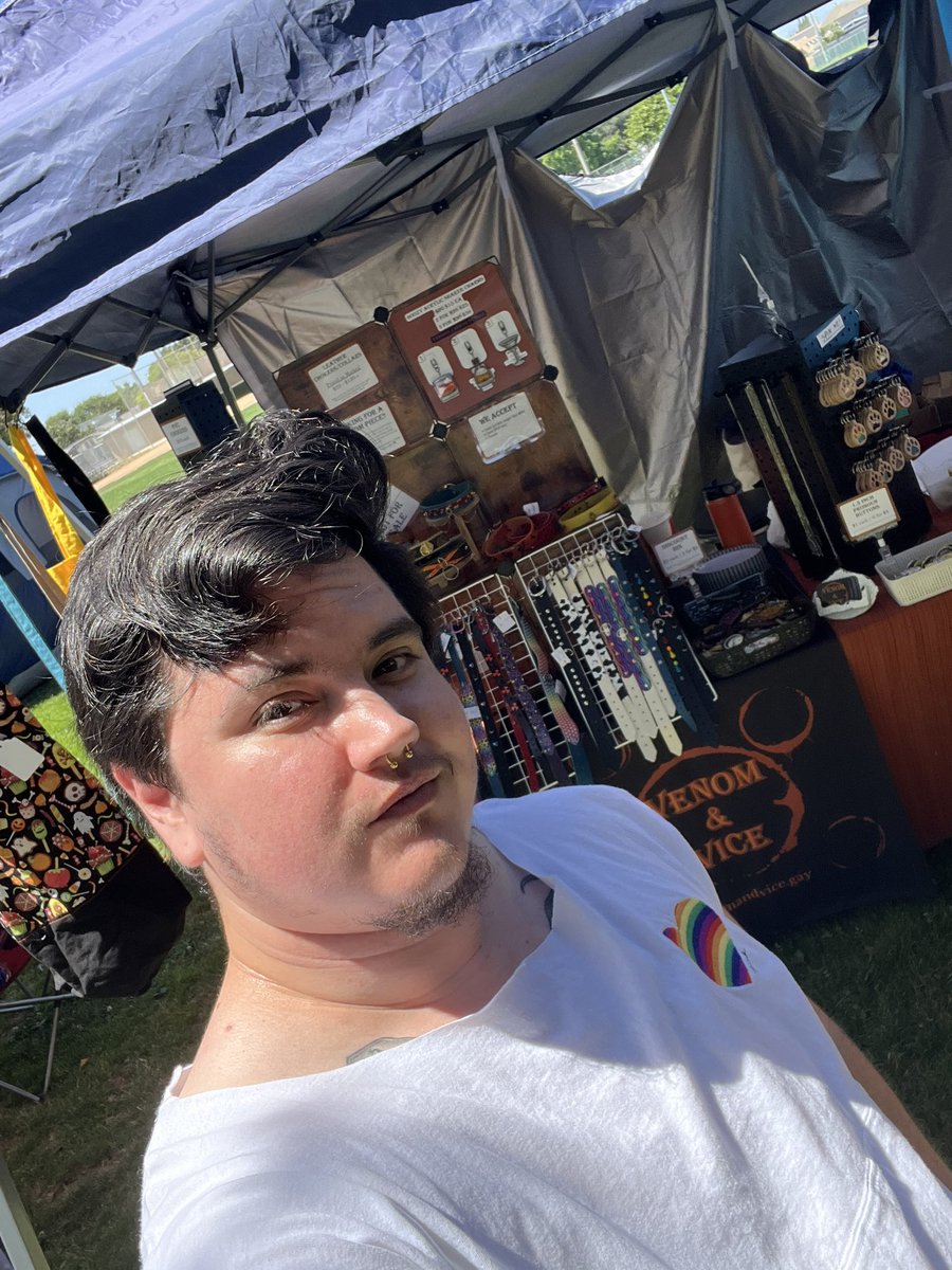 Venom_and_Vice's tweet photo. 2 more hours at Cypress Pride at Oak Hill Park in Cypress, CA! were between the baseball and basketball all courts ✨ #cypresspride #socalpride #prideevent #lgbtbusiness https://t.co/HvvivmssPJ