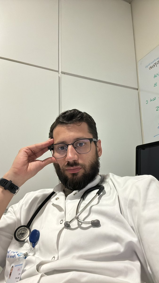 ElPichiRossi's tweet photo. Segunda noche de guardia seguida, cada vez aguanto menos este ritmo. https://t.co/KOy2J4Z9Oj