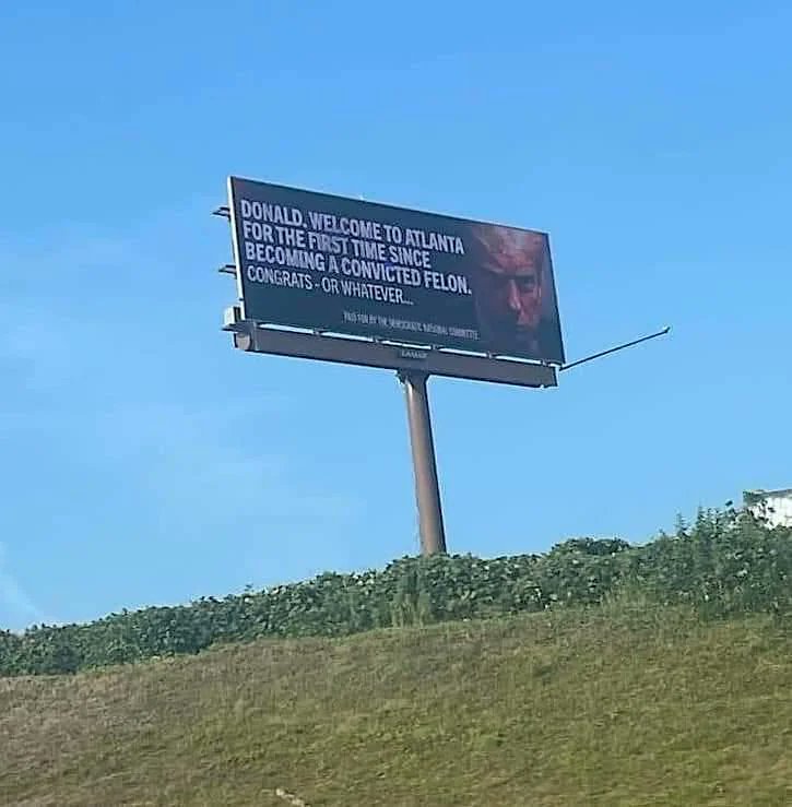GAFollowers's tweet photo. Welcome sign for Donald Trump in Georgia. https://t.co/qHcCqU40BU