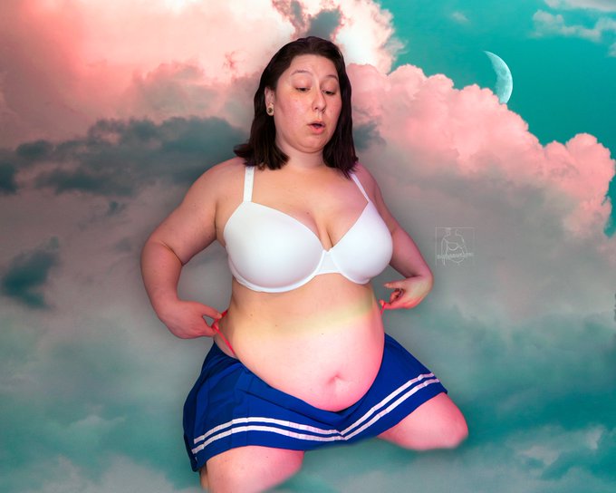 Goddess of blubber https://t.co/1sUzOBVsBL