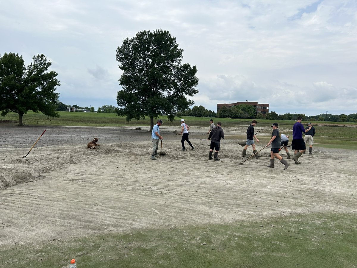 JGravesTurf's tweet photo. Great turnout for volunteer day at the course. Thank you to everyone who showed up to help! https://t.co/4CeEKMupxG