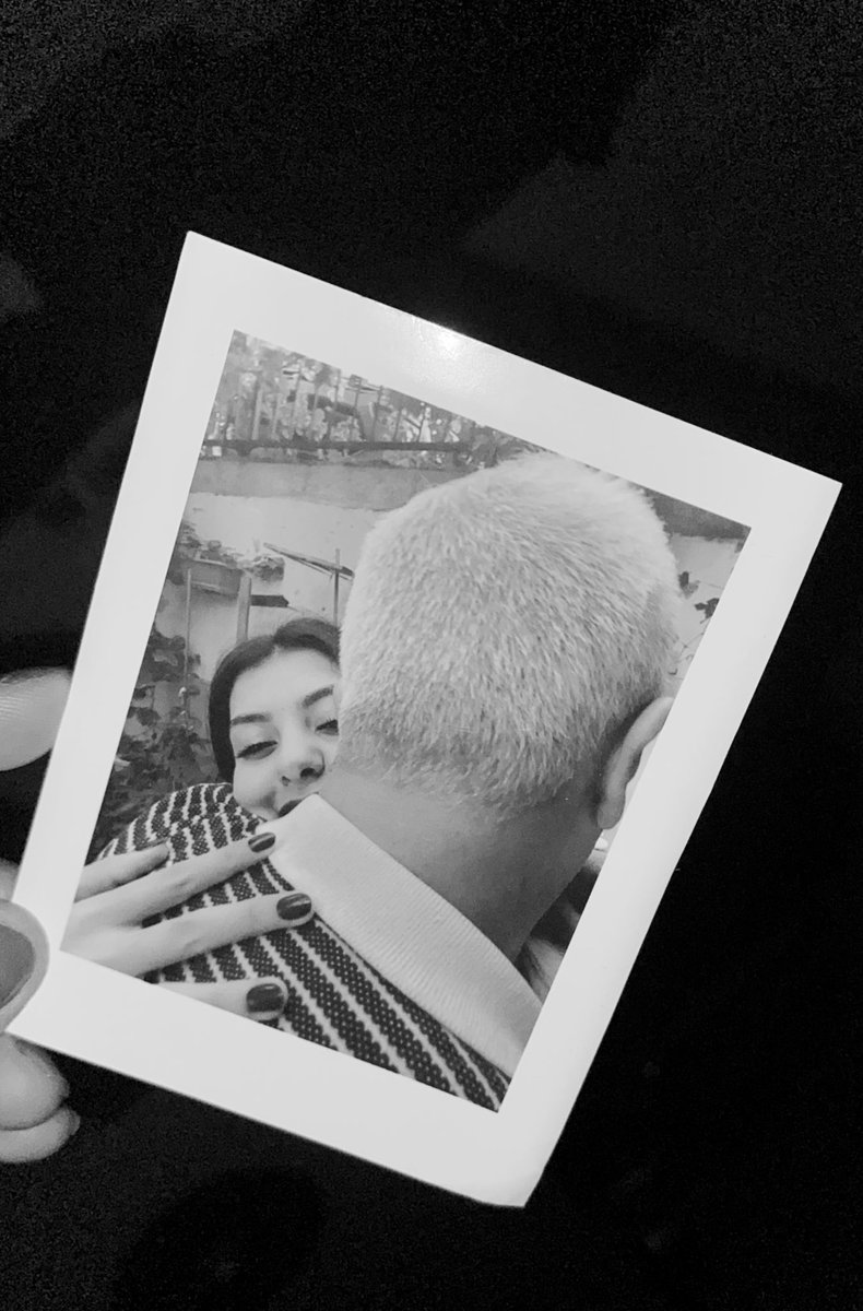 Bende bir resmin var yüzüme bakmıyor