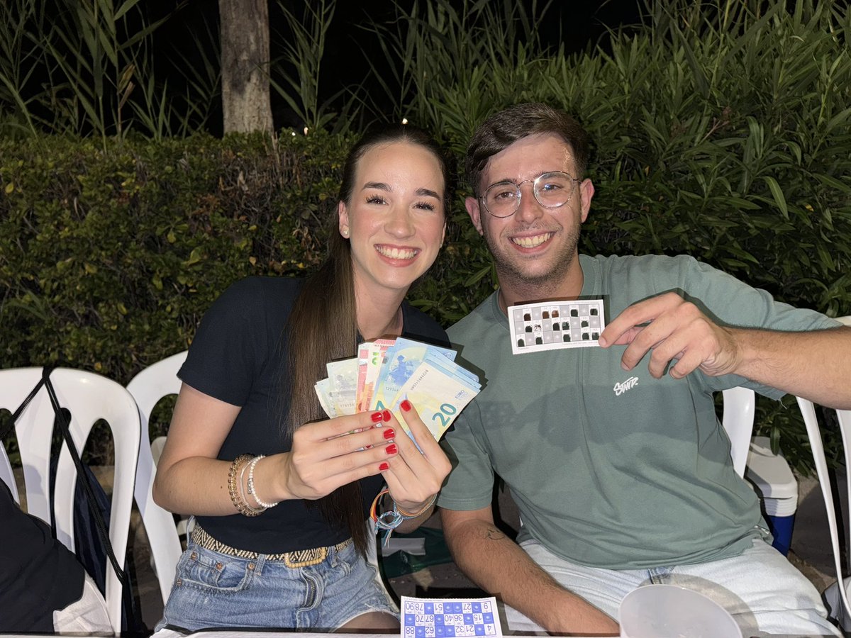 🥖 🍽️ Sopar de pa i porta organitzat per la Federacion de Falles de Burriana i on la nostra comissió ha participat un any mes en un gran ambient. 

🥳 I damunt amb premi de bingo 🙌