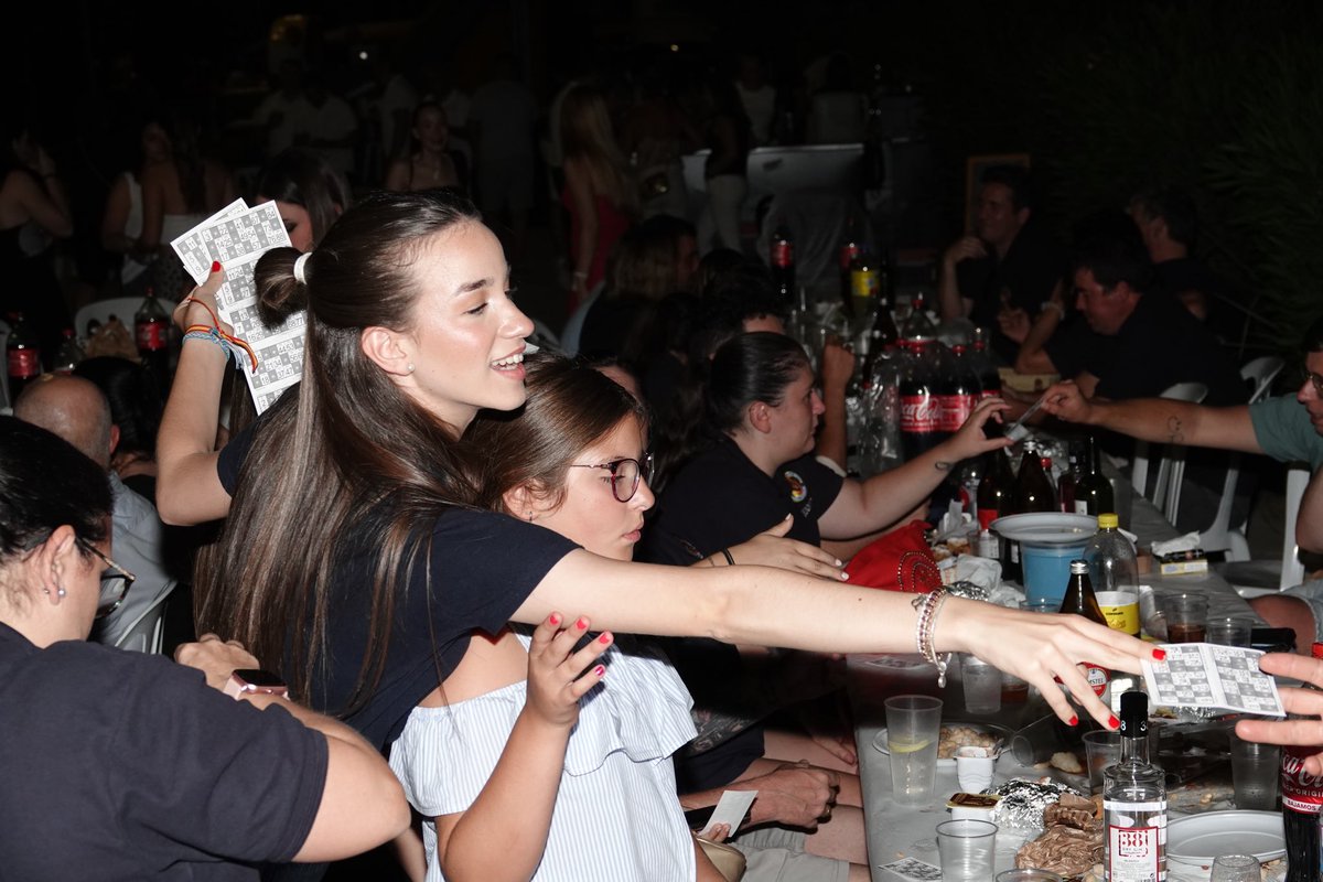 FallaCTarancon's tweet image. 🥖 🍽️ Sopar de pa i porta organitzat per la Federacion de Falles de Burriana i on la nostra comissió ha participat un any mes en un gran ambient. 

🥳 I damunt amb premi de bingo 🙌