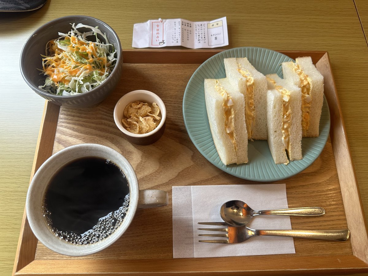shin37step's tweet photo. 今日のモーニング
各務原のはこにわ珈琲さんで
サンドイッチモーニングとガレットモーニングを頂きました。
そば粉のクレープ、ガレットがモーニングで頂けるとは😍
サクッとして旨い^_^🤤
サンドイッチもごろごろのたまごが美味しい
ボリュームいっぱいで満足🥰
おみくじも出来ます🤩

＃モーニング https://t.co/ZUgq3d5Tsz