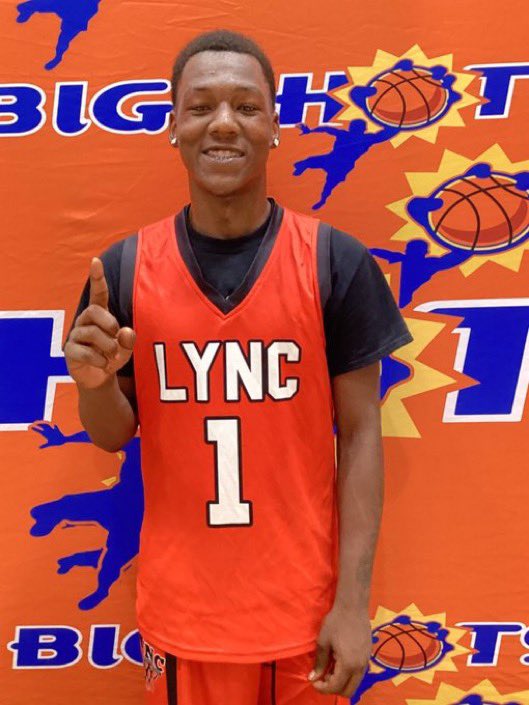 BigShotsGlobal's tweet photo. #BIGSHOTS #NCJam

17U

Team LYNC -82   
#1 Dwayne Johnson 17pts
#0 Jyler Standifer 26pts
# 24 Josiah Billings 16pts

Andrews HS-71
Kyler Garrison 14
Arvin Bandhari 12
Tyler Bell 12 https://t.co/4SF3lGFlEo