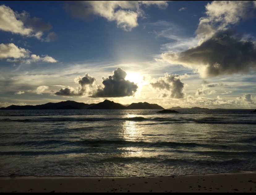 AthenaduXXIe's tweet photo. @1mot1photo
#merdesable #Maldives
#Seychelles https://t.co/PjgusOUHV9
