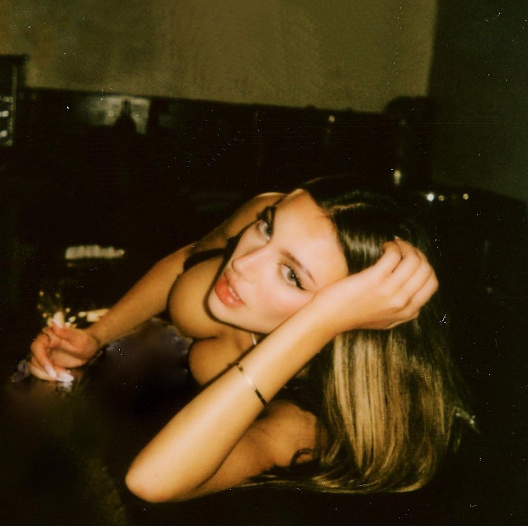 engraçadinha.    desgraçadinha.