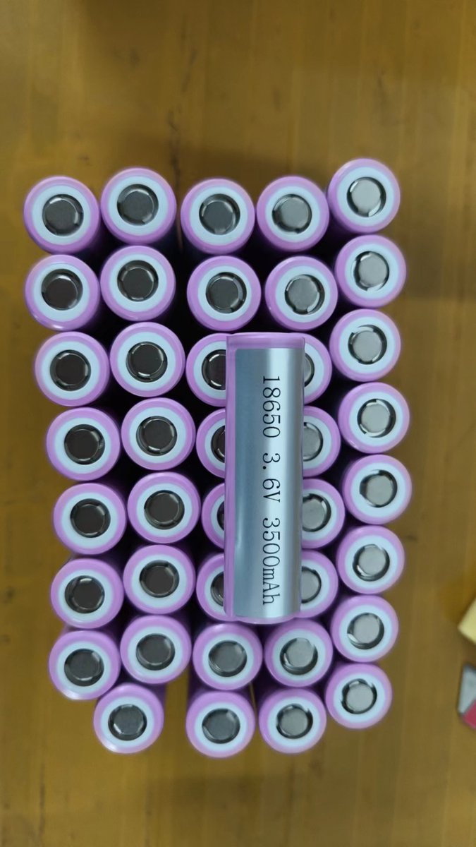 SAMSUNG  INR18650-35E 3.6V 3500mAh Rechargeable Li-ion batteries for battery pack. 
SAMSUNG  INR18650-35E SPECIFICATIONS: 
Model: INR18650-35E
 Nominal Capacity: 3500mAh
 Minimum Capacity: 3350mAh
Nominal Voltage: 3.6V
 Charging Method: CC-CV
 Charging Voltage: 4.2V